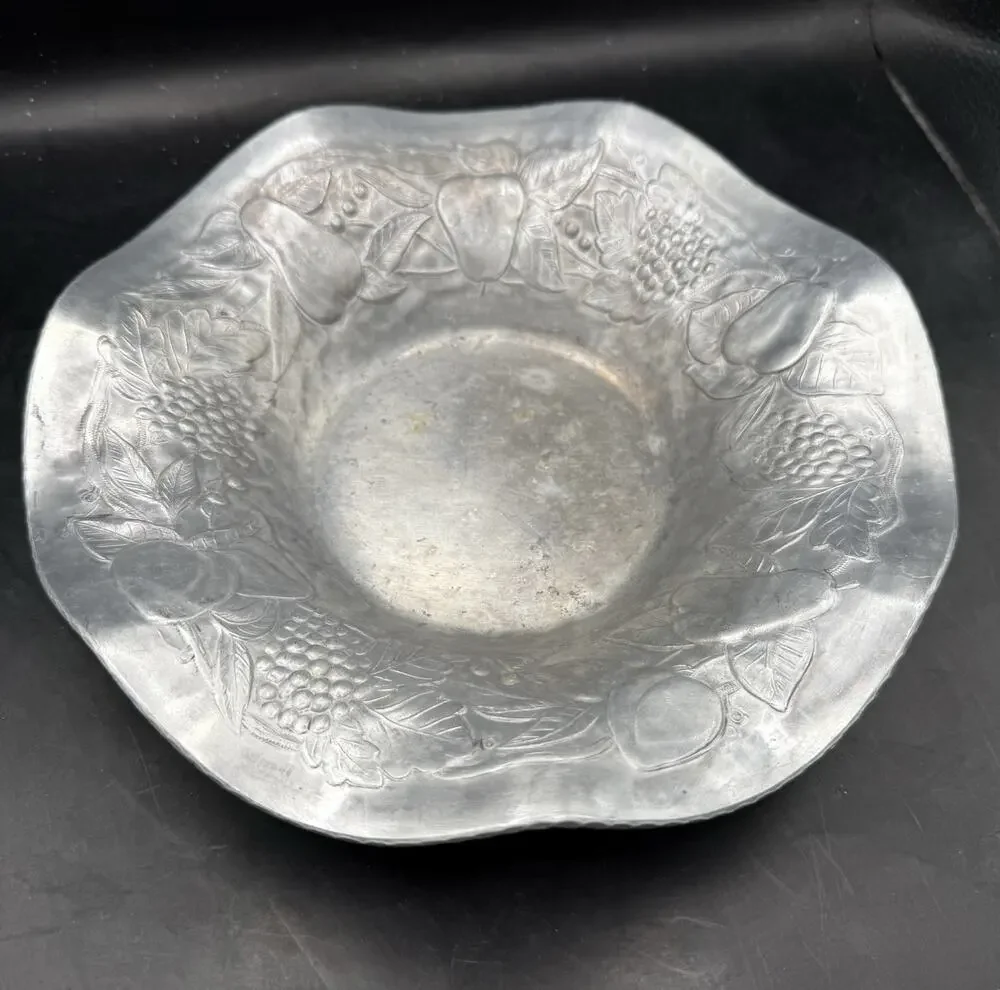 Vintage Everlast Hand Forged Aluminum Dish Fluted Edges Decorate Grapes